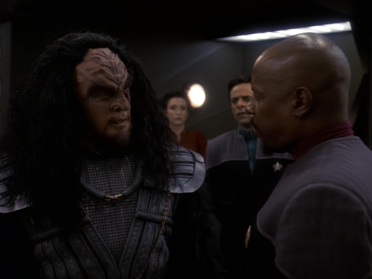 extant_StarTrek_DS9_5x26-CallToArms_01660.jpg
