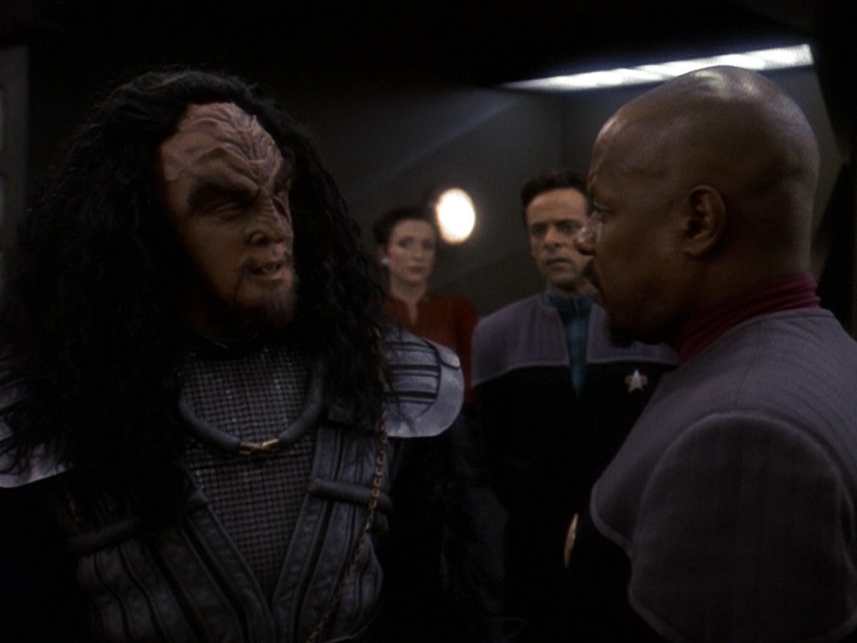 extant_StarTrek_DS9_5x26-CallToArms_01669.jpg