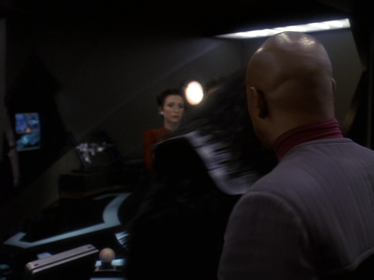 extant_StarTrek_DS9_5x26-CallToArms_01674.jpg