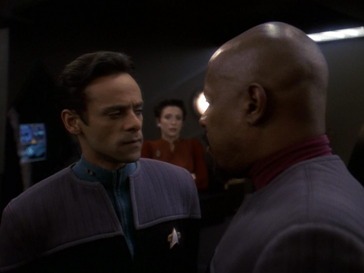 extant_StarTrek_DS9_5x26-CallToArms_01689.jpg