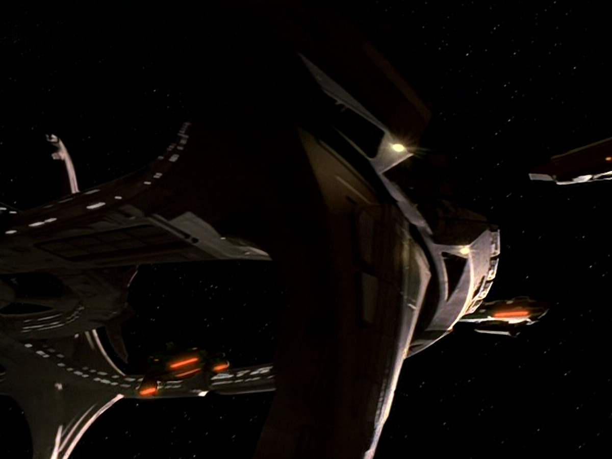 extant_StarTrek_DS9_5x26-CallToArms_01793.jpg
