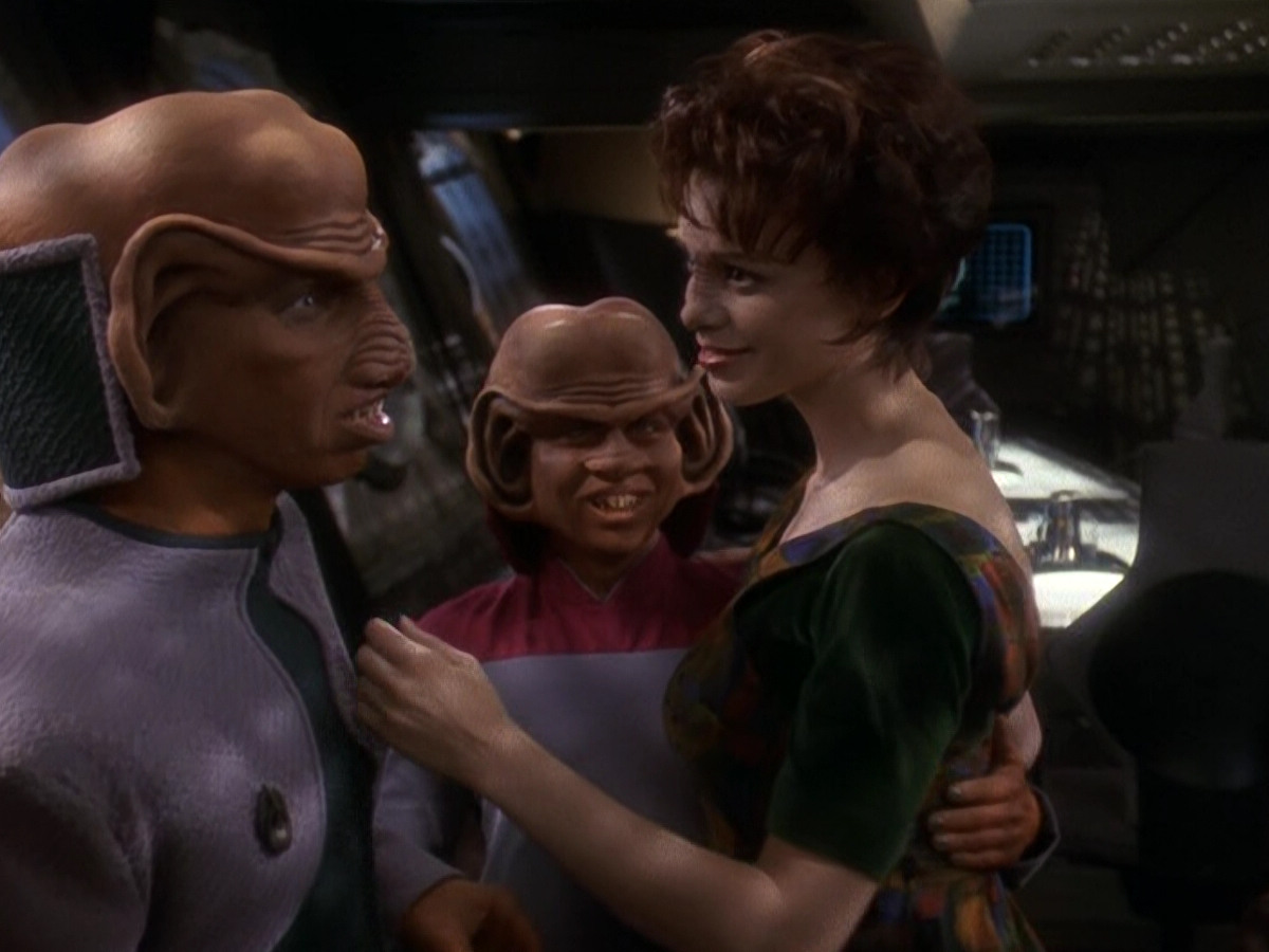 extant_StarTrek_DS9_5x26-CallToArms_01978.jpg