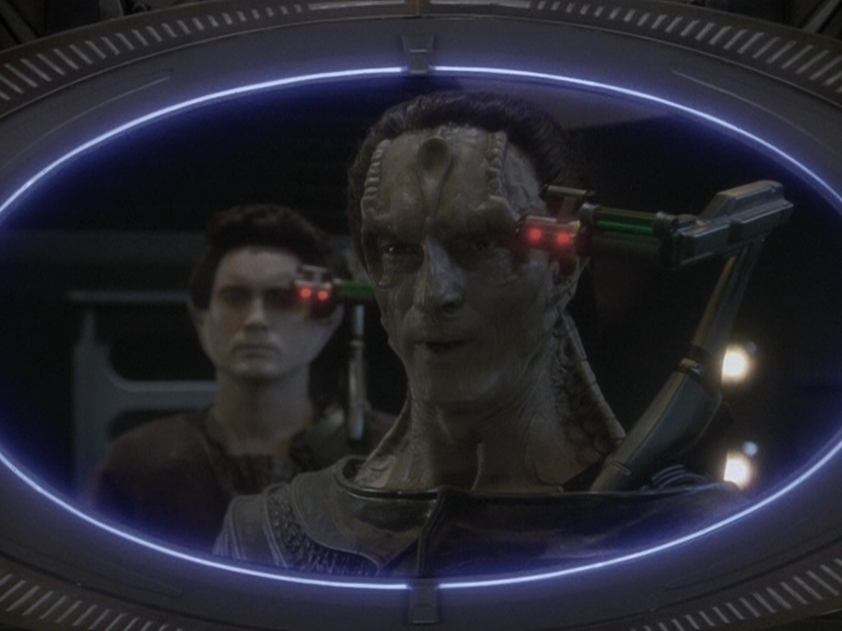 extant_StarTrek_DS9_5x26-CallToArms_02187.jpg