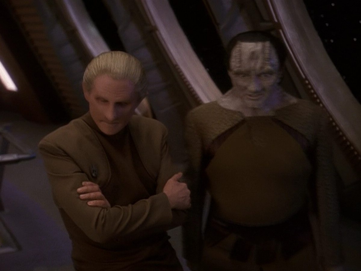 extant_StarTrek_DS9_5x26-CallToArms_02382.jpg