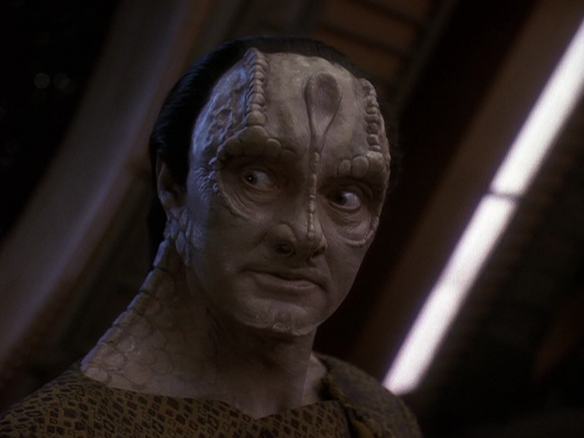 extant_StarTrek_DS9_5x26-CallToArms_02410.jpg