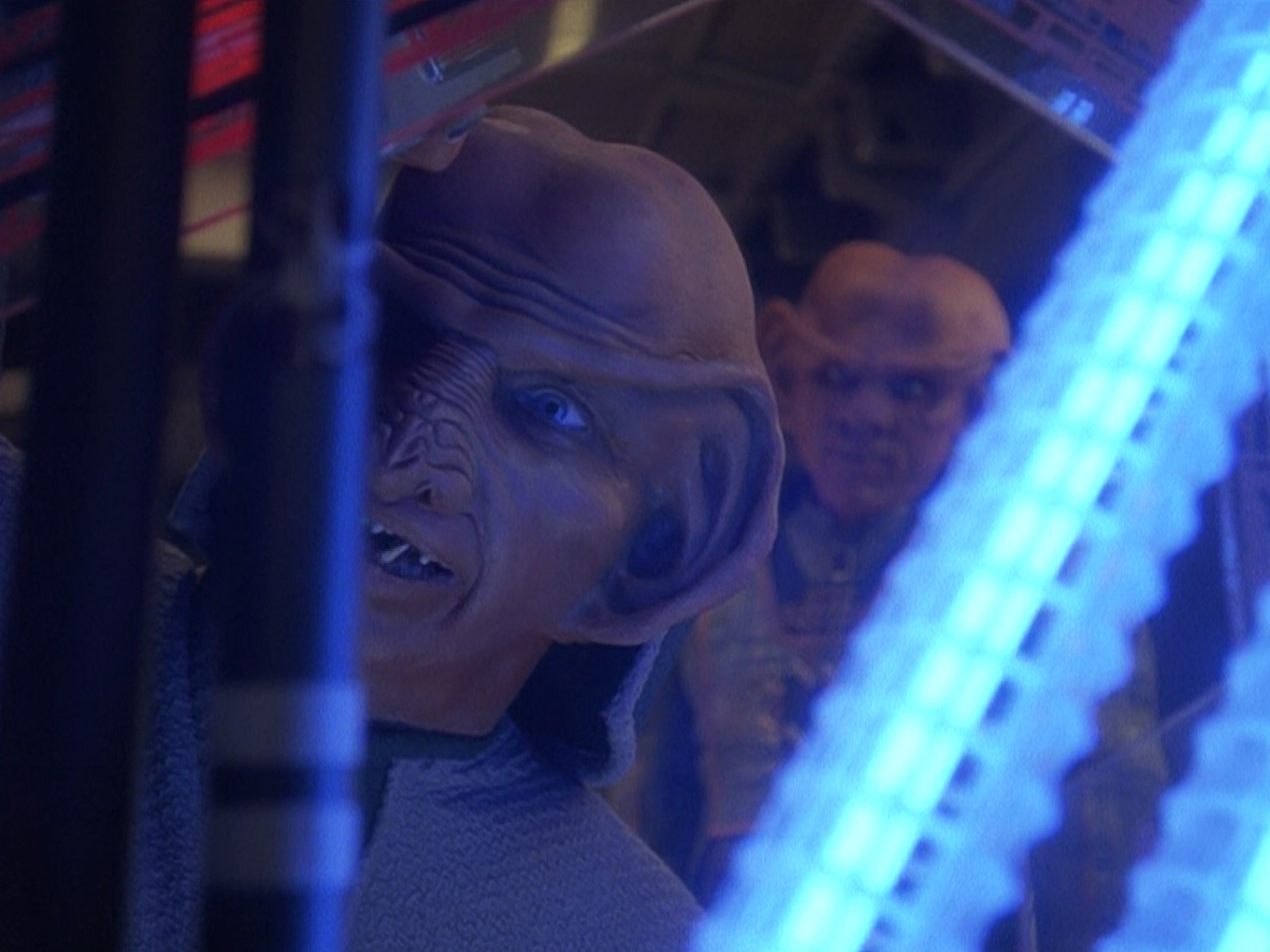 extant_StarTrek_DS9_5x26-CallToArms_02439.jpg