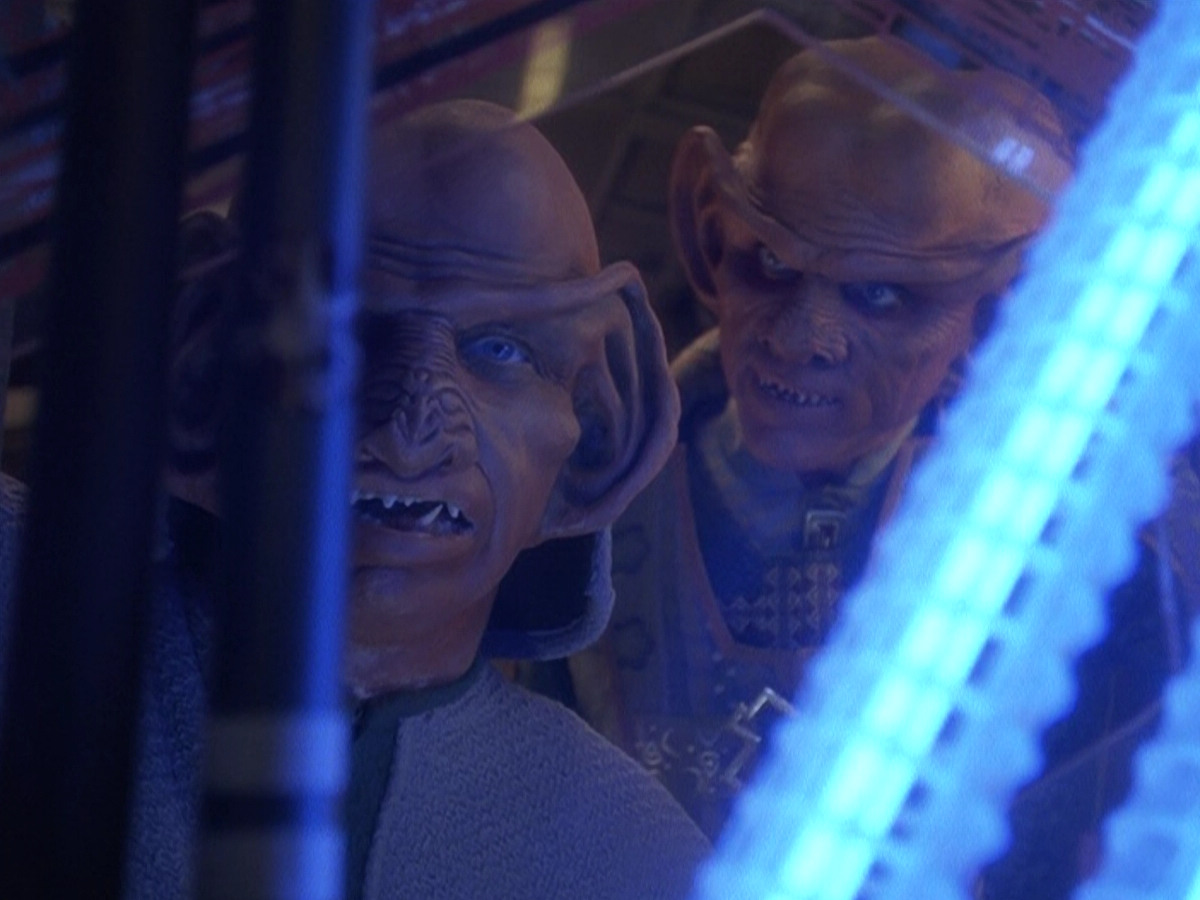 extant_StarTrek_DS9_5x26-CallToArms_02452.jpg
