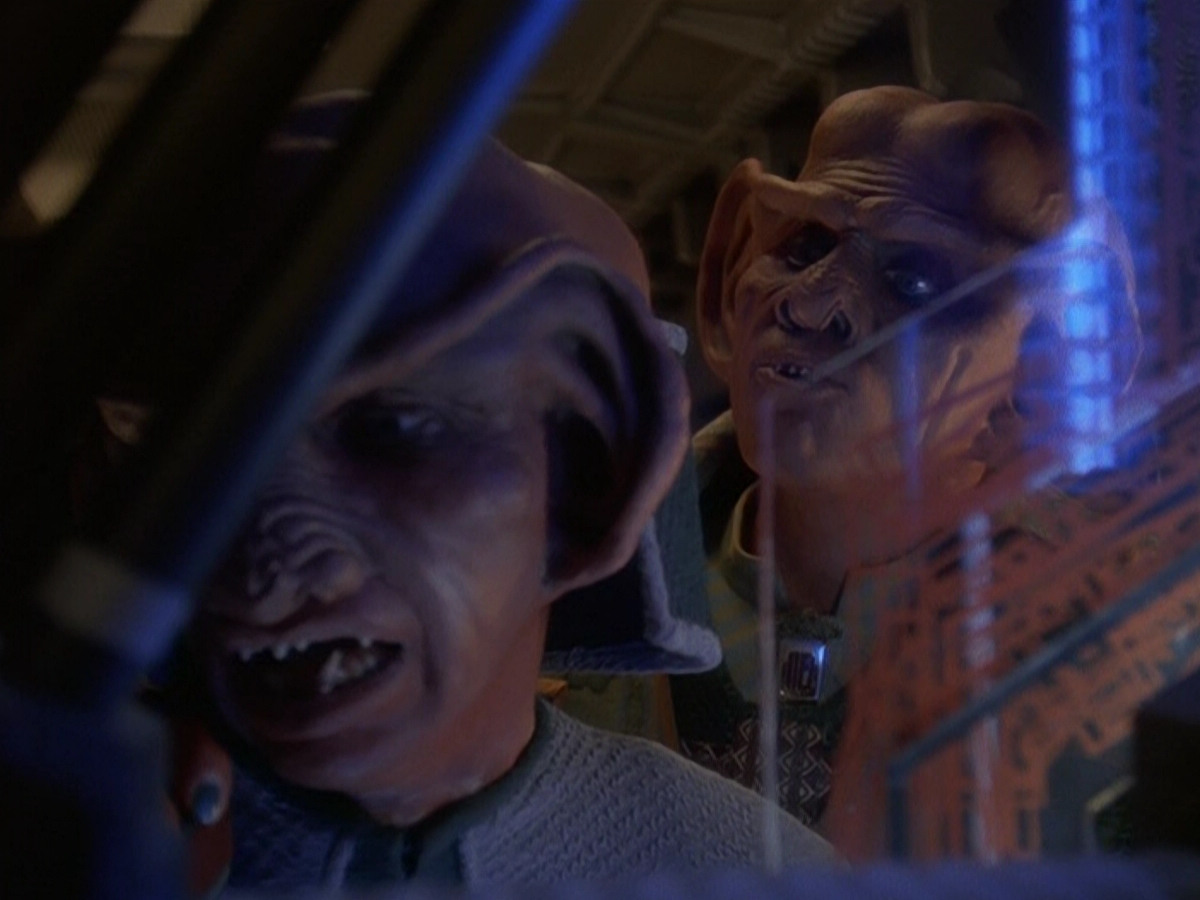 extant_StarTrek_DS9_5x26-CallToArms_02503.jpg