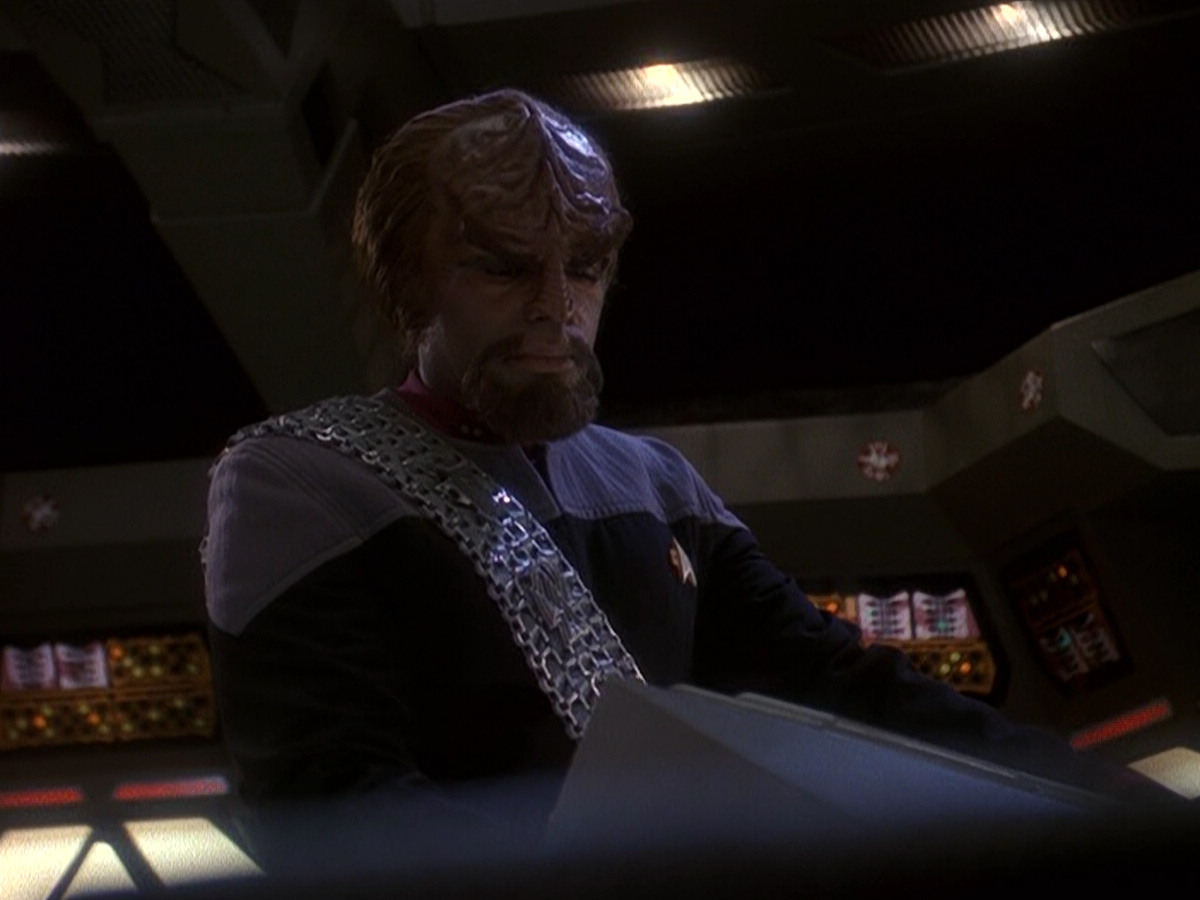 extant_StarTrek_DS9_5x26-CallToArms_02539.jpg