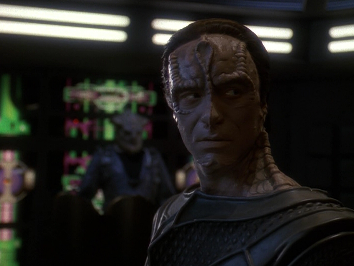 extant_StarTrek_DS9_5x26-CallToArms_02649.jpg