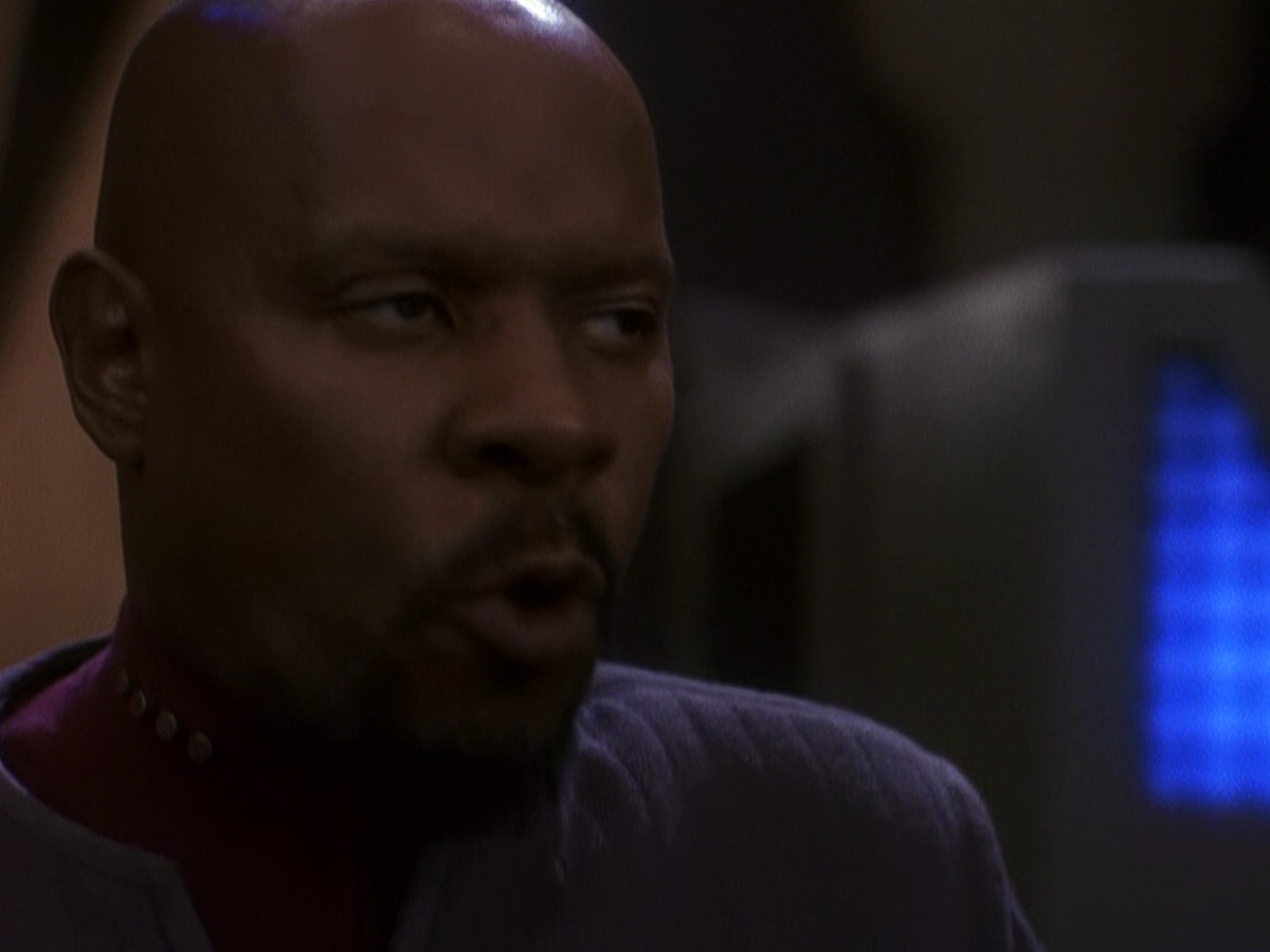 extant_StarTrek_DS9_5x26-CallToArms_02690.jpg