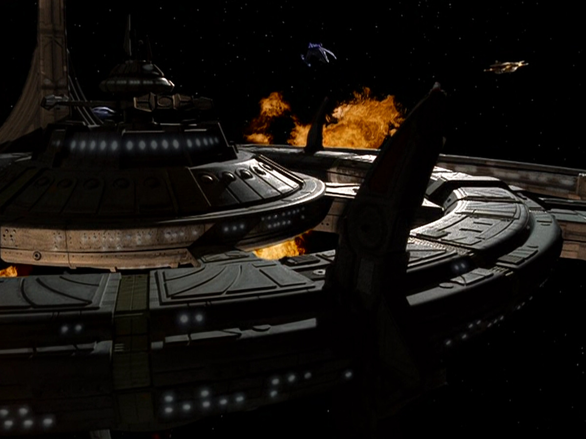 extant_StarTrek_DS9_5x26-CallToArms_02713.jpg