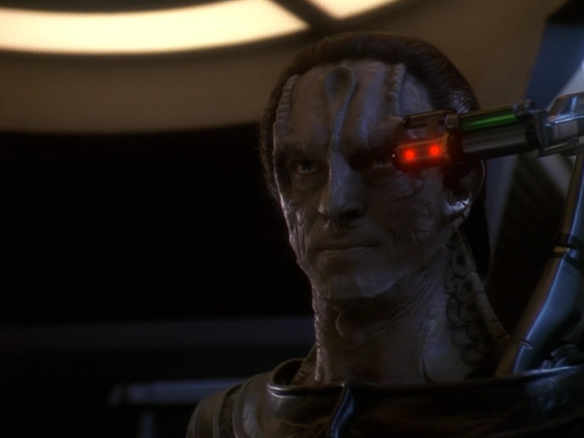 extant_StarTrek_DS9_5x26-CallToArms_02767.jpg