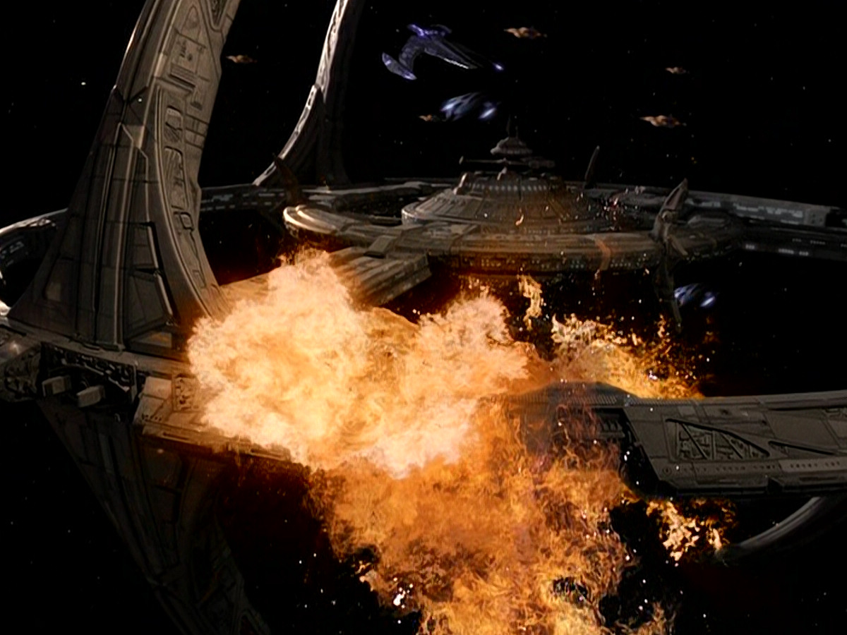 extant_StarTrek_DS9_5x26-CallToArms_02908.jpg