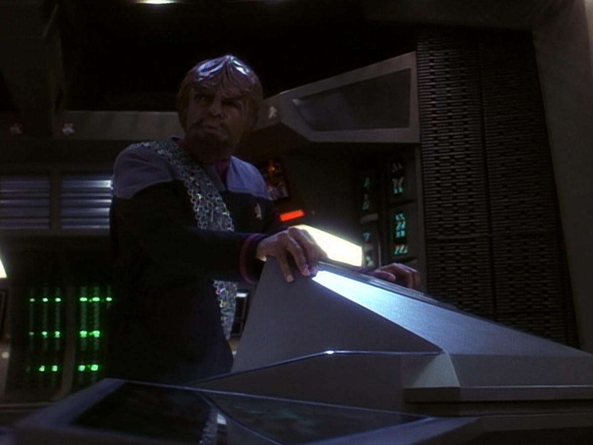 extant_StarTrek_DS9_5x26-CallToArms_02928.jpg