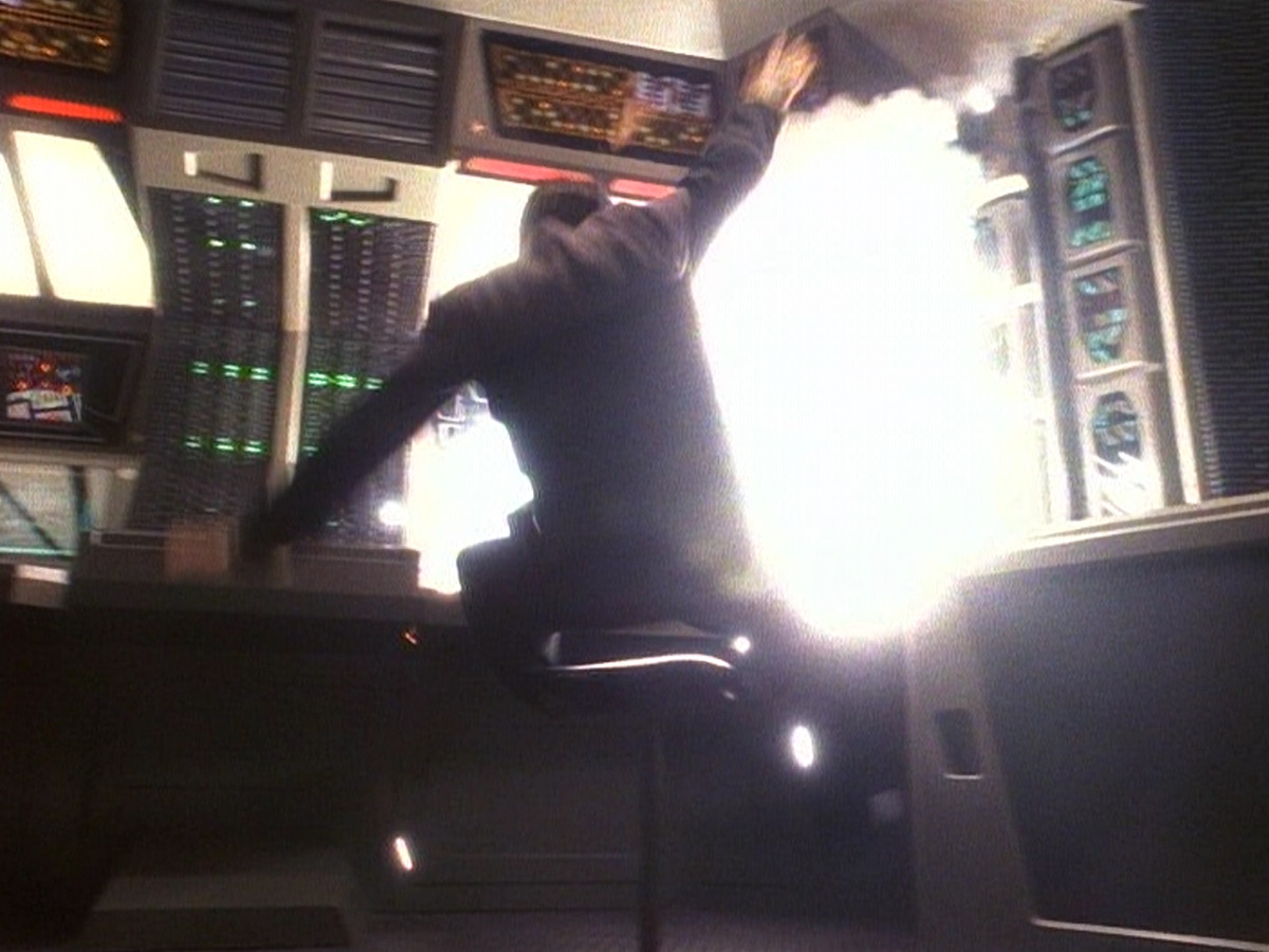 extant_StarTrek_DS9_5x26-CallToArms_02931.jpg