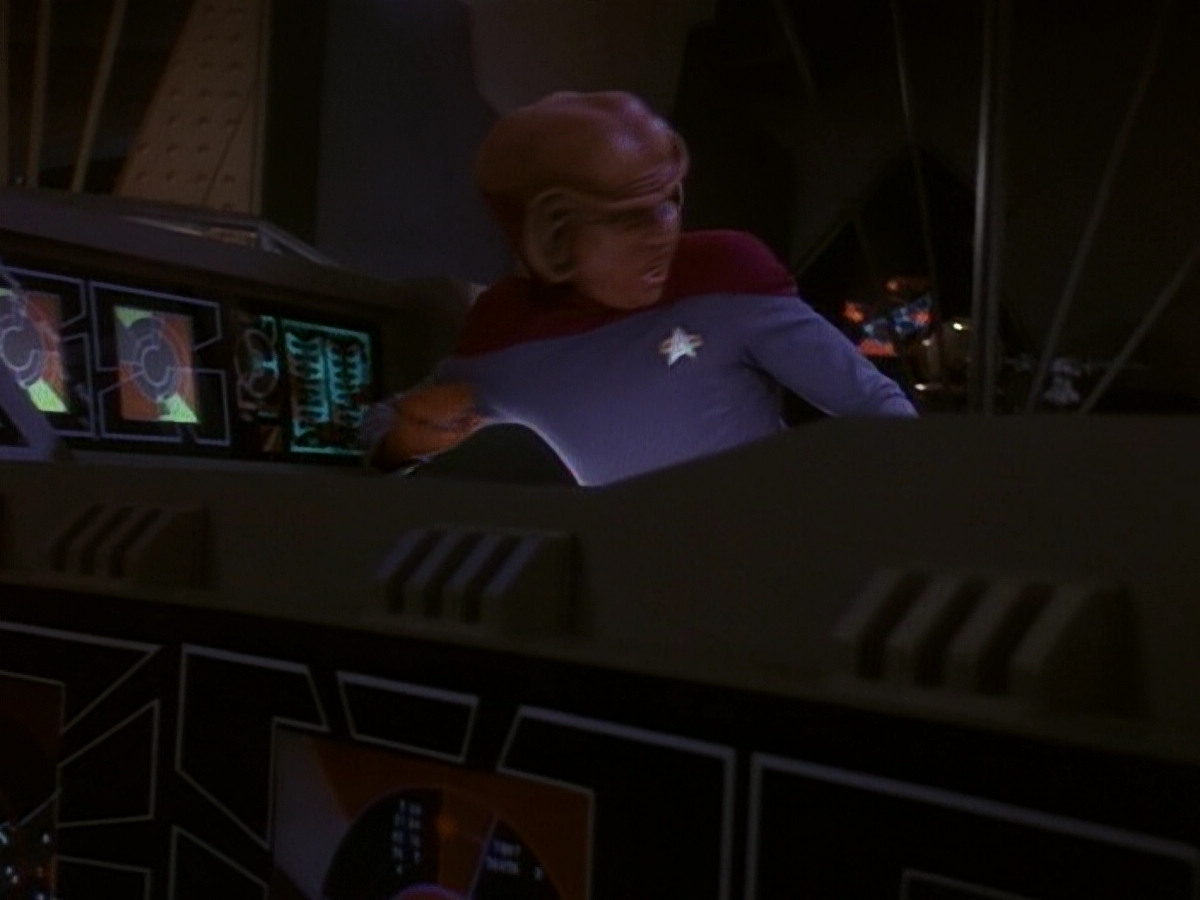 extant_StarTrek_DS9_5x26-CallToArms_02934.jpg