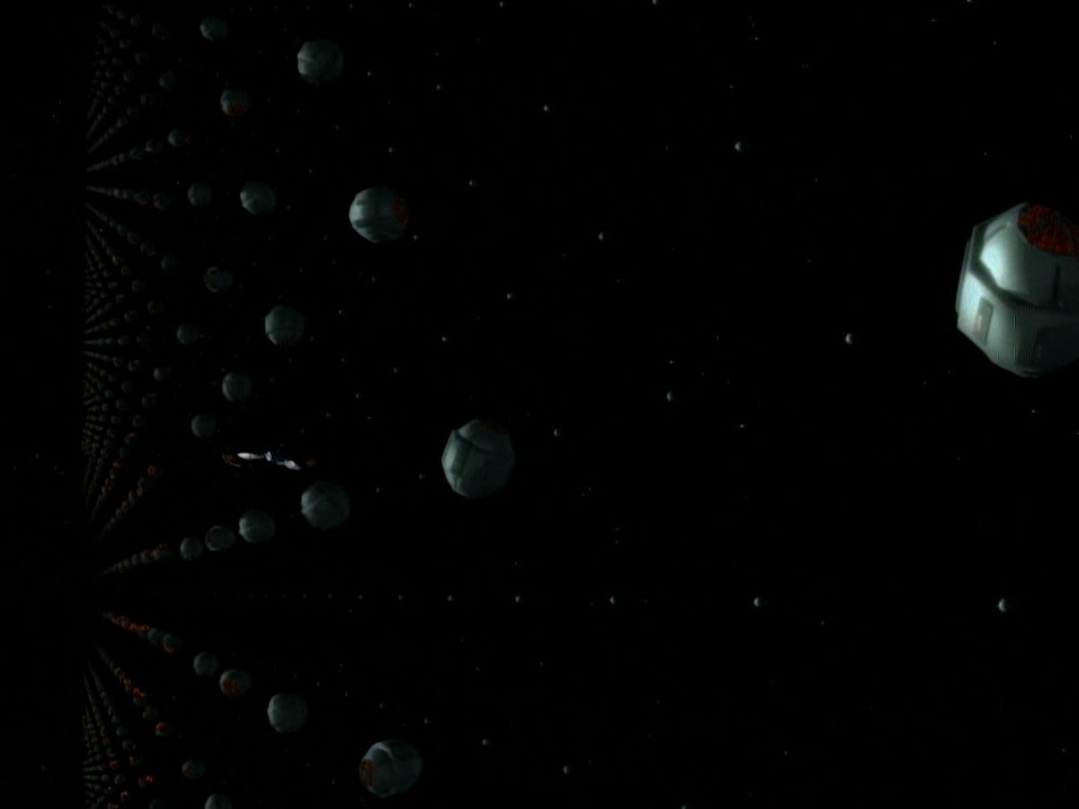 extant_StarTrek_DS9_5x26-CallToArms_02949.jpg