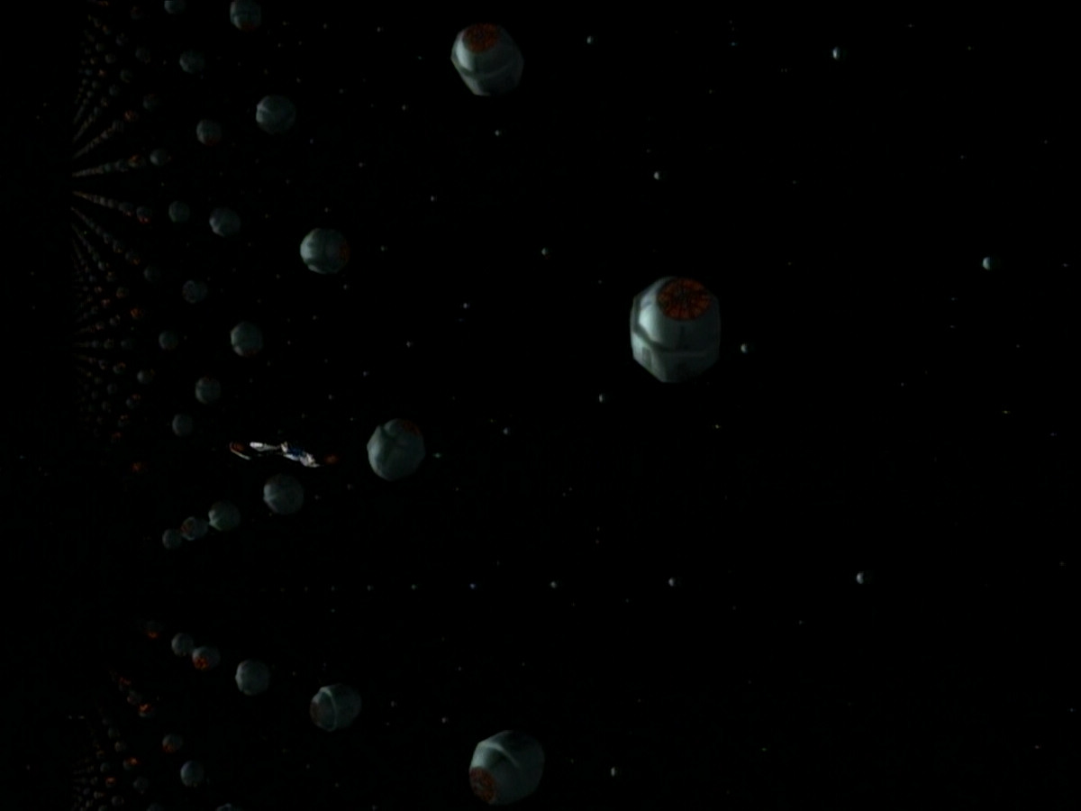 extant_StarTrek_DS9_5x26-CallToArms_02950.jpg