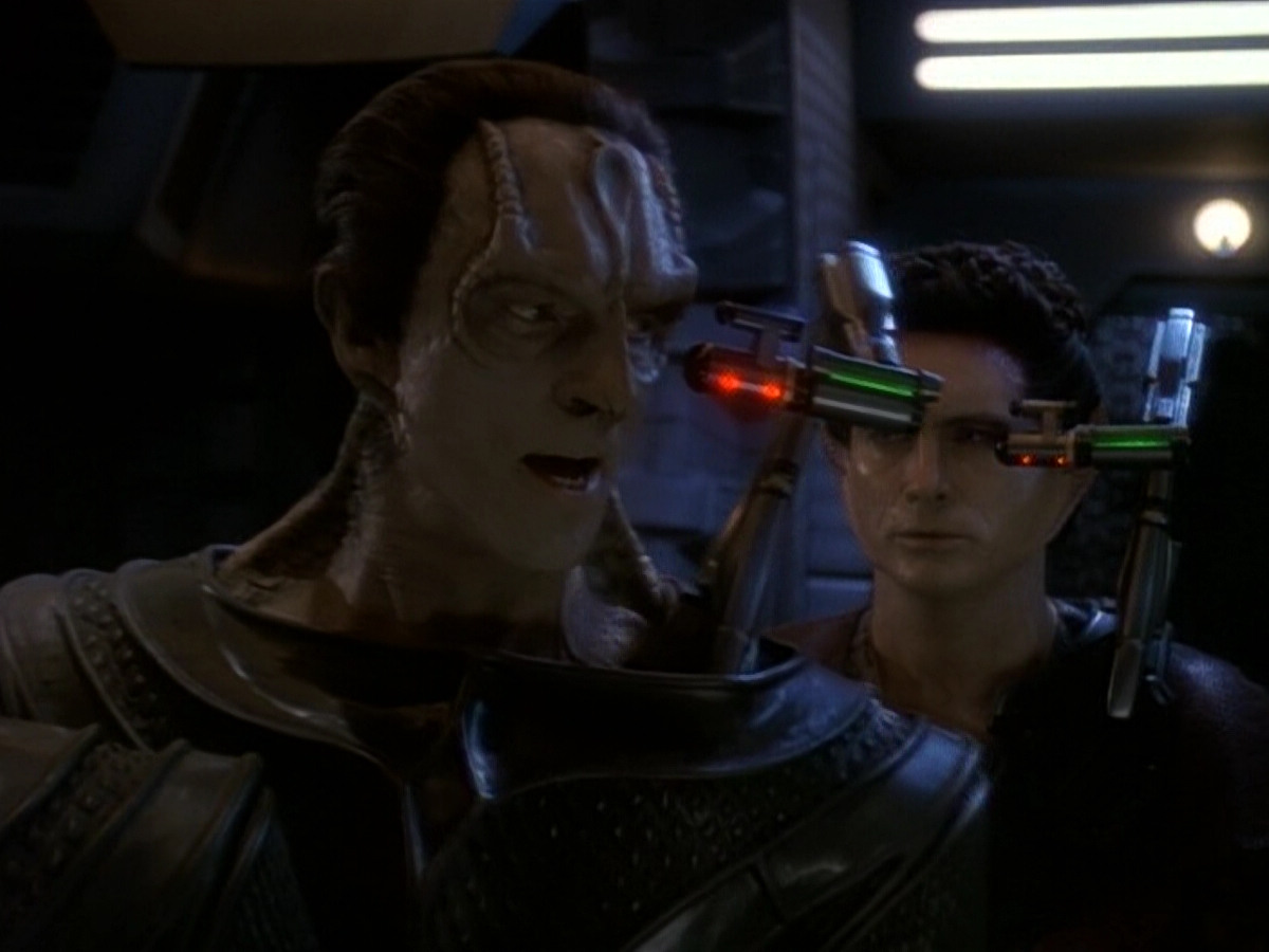 extant_StarTrek_DS9_5x26-CallToArms_02981.jpg