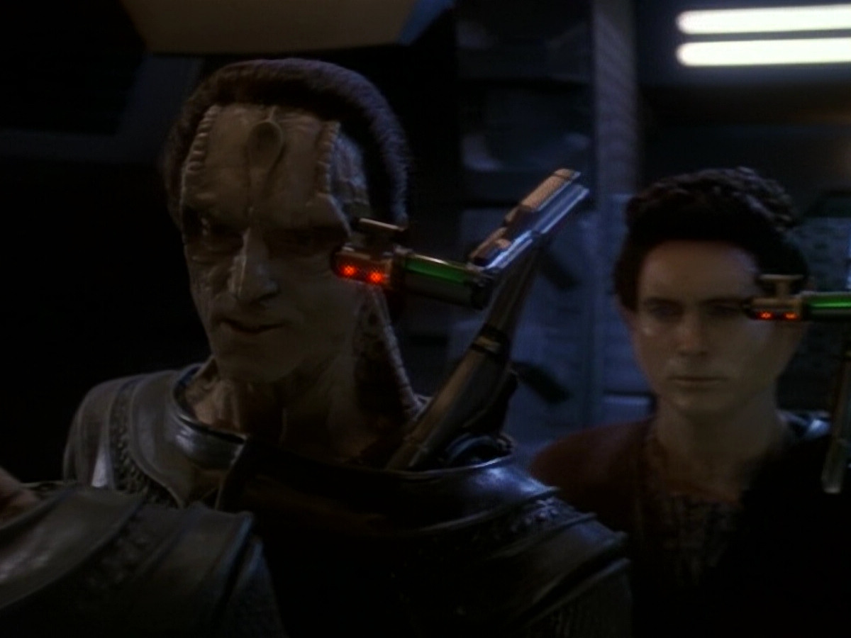 extant_StarTrek_DS9_5x26-CallToArms_02986.jpg