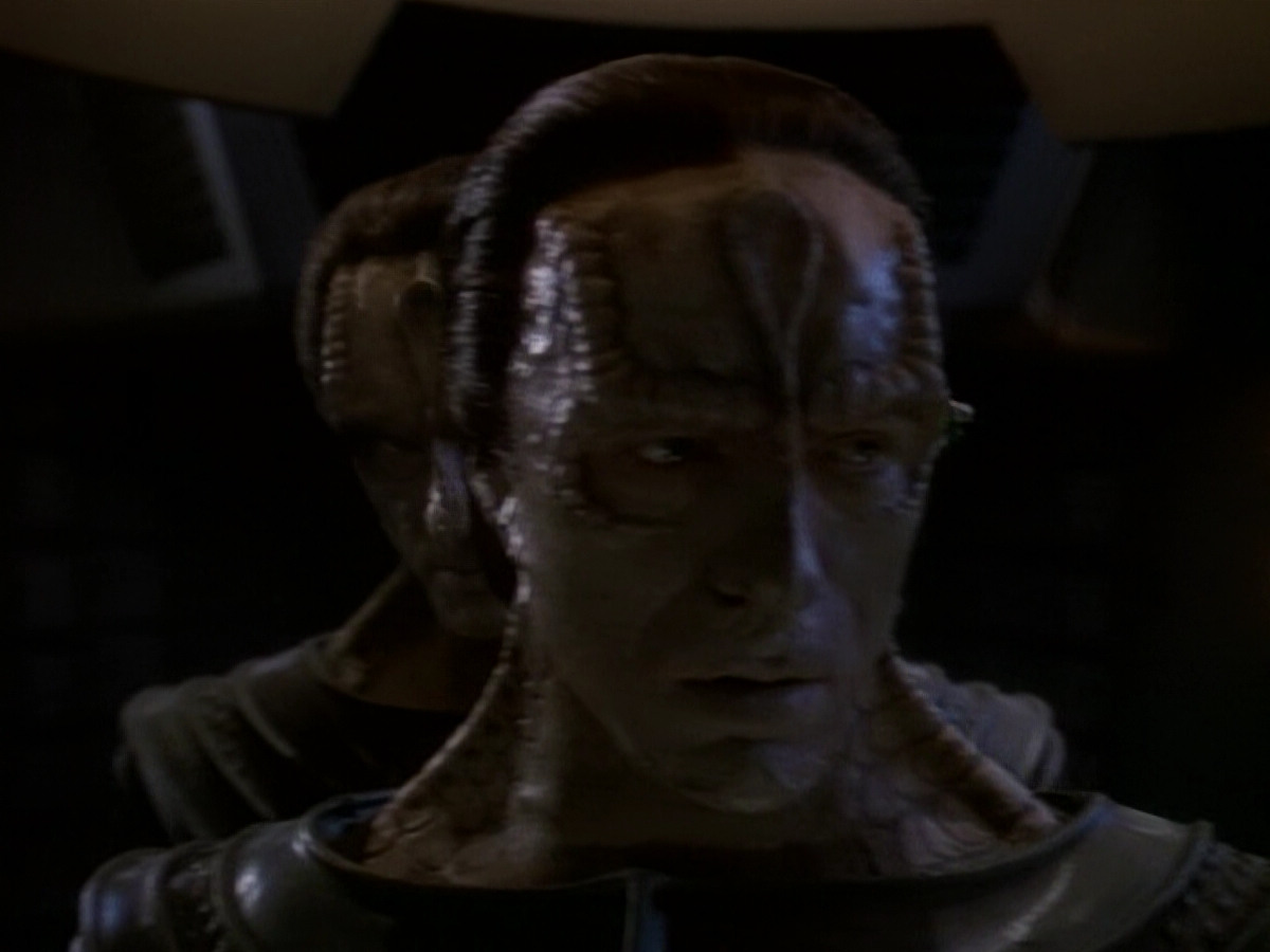 extant_StarTrek_DS9_5x26-CallToArms_02988.jpg