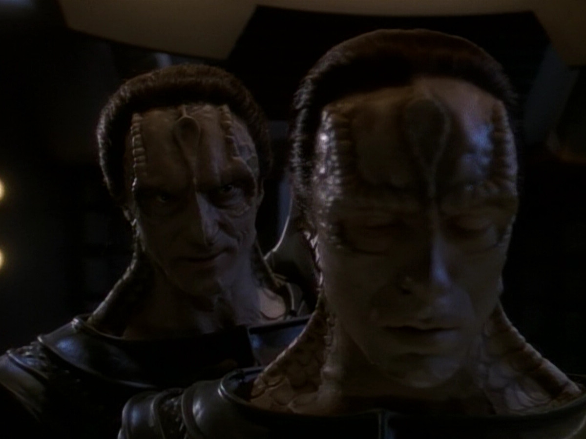 extant_StarTrek_DS9_5x26-CallToArms_02989.jpg