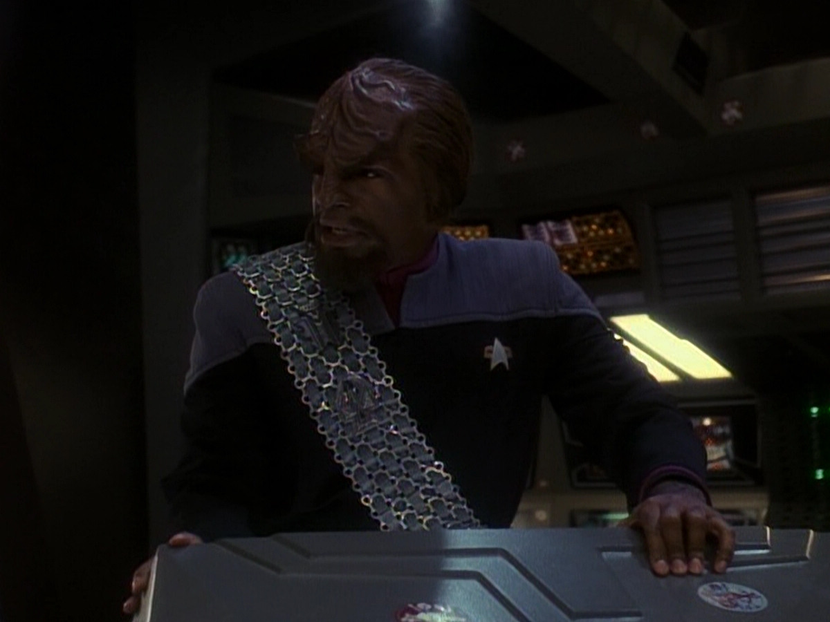 extant_StarTrek_DS9_5x26-CallToArms_03005.jpg