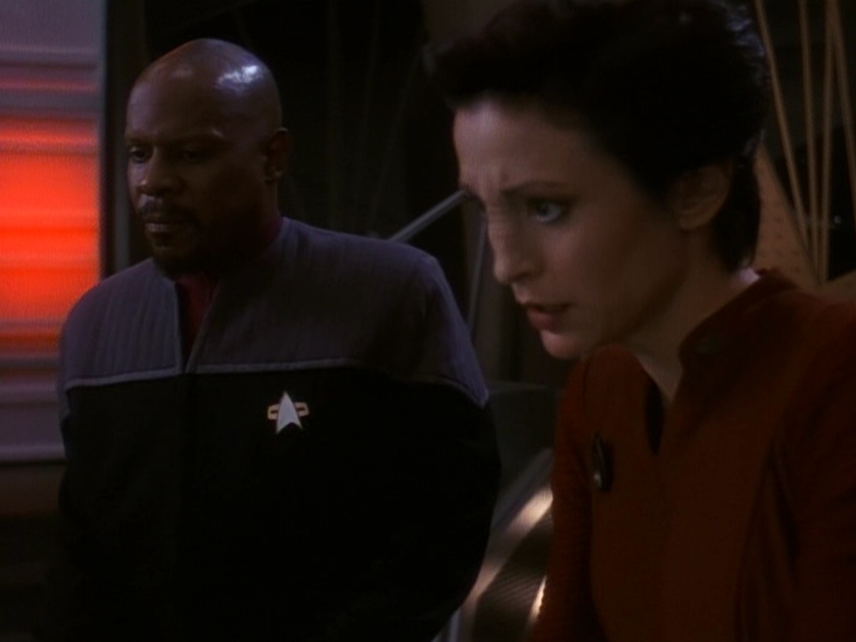 extant_StarTrek_DS9_5x26-CallToArms_03008.jpg