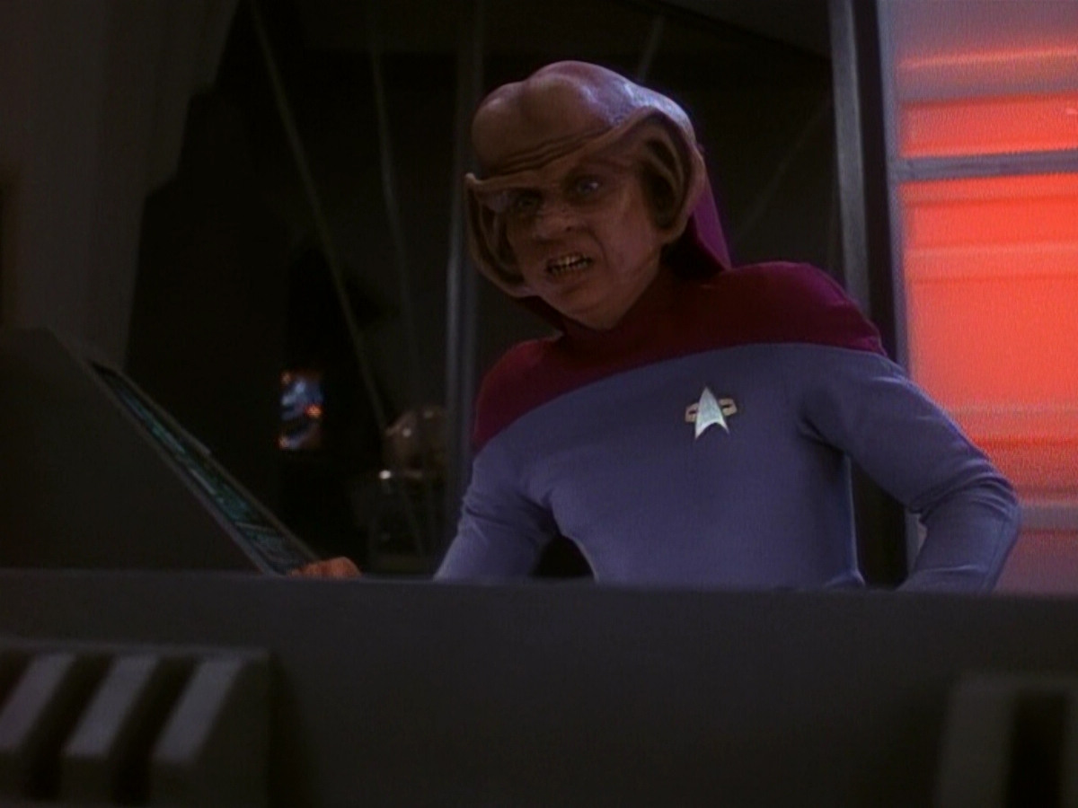 extant_StarTrek_DS9_5x26-CallToArms_03019.jpg