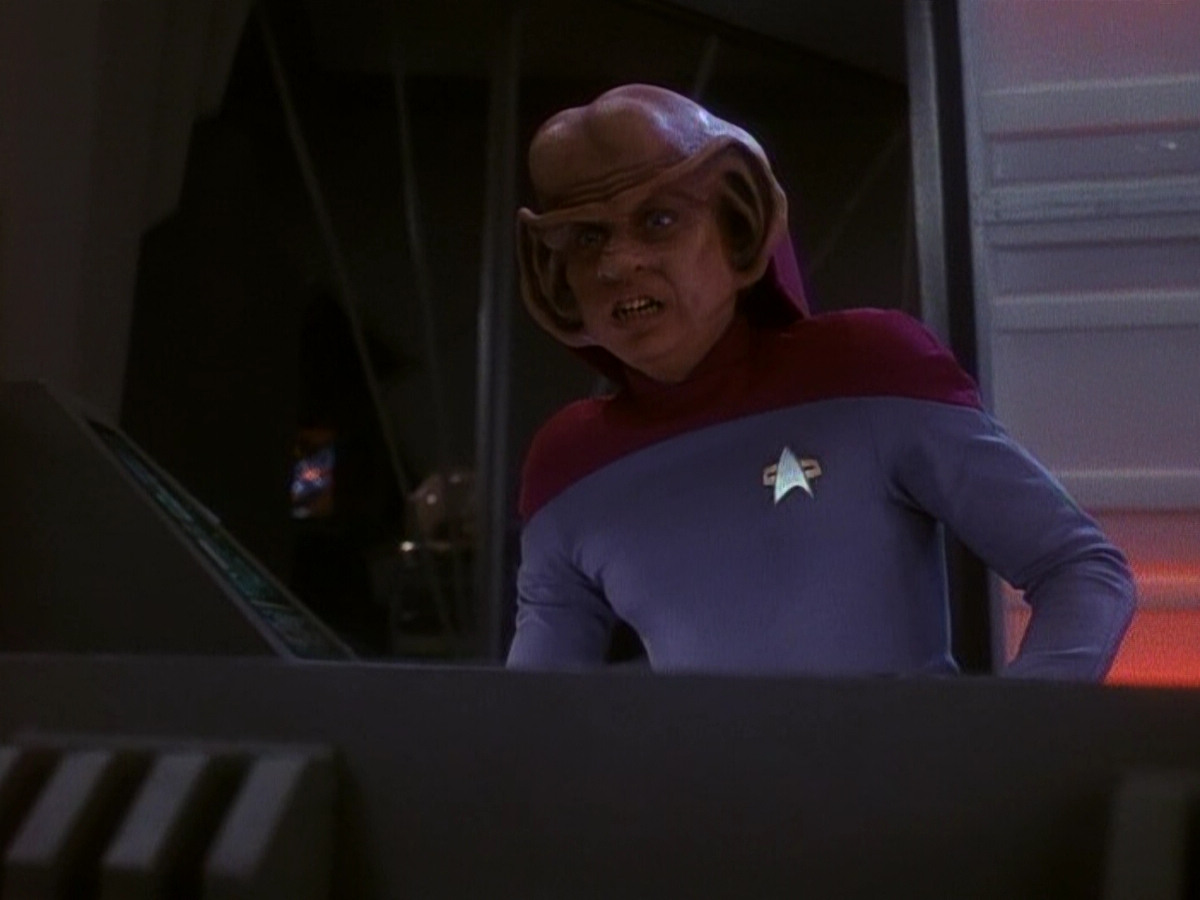extant_StarTrek_DS9_5x26-CallToArms_03020.jpg