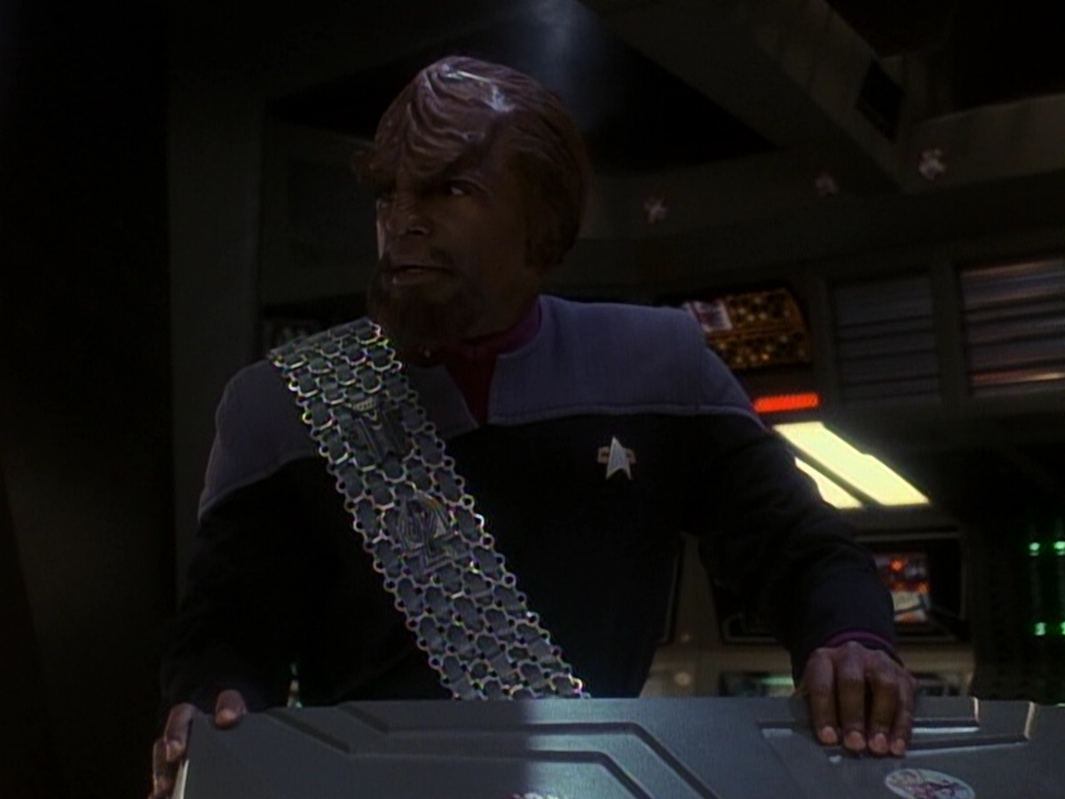 extant_StarTrek_DS9_5x26-CallToArms_03021.jpg
