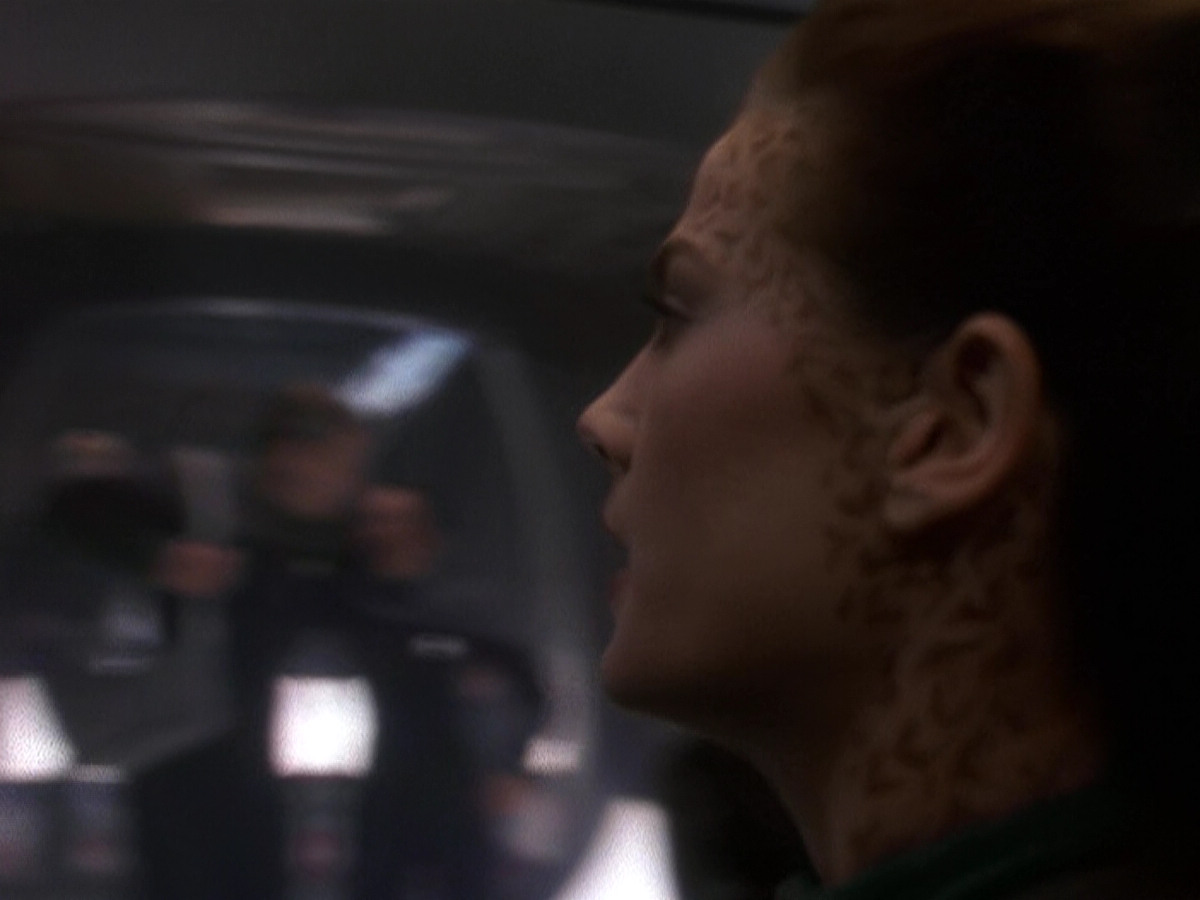extant_StarTrek_DS9_5x26-CallToArms_03047.jpg