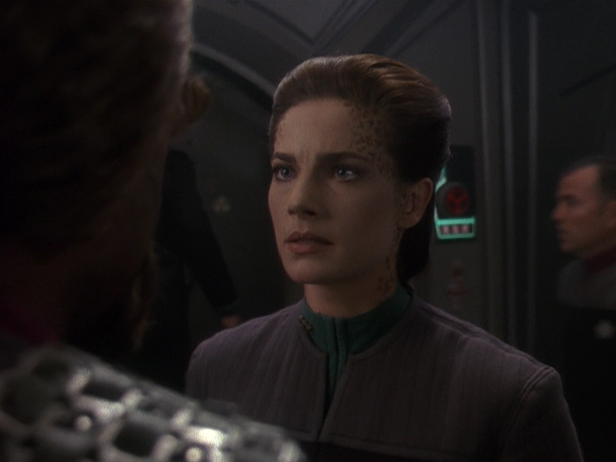 extant_StarTrek_DS9_5x26-CallToArms_03052.jpg