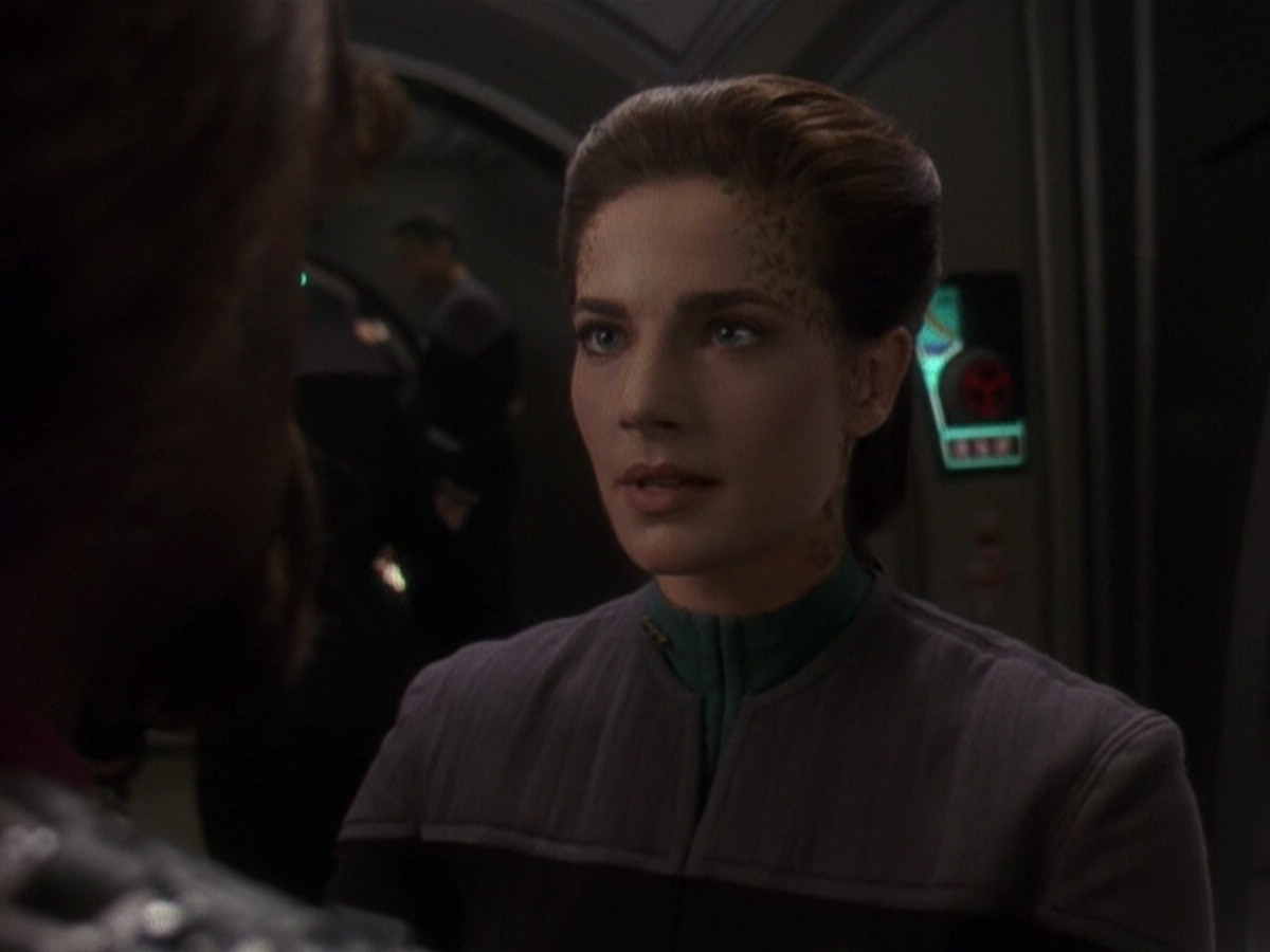 extant_StarTrek_DS9_5x26-CallToArms_03081.jpg