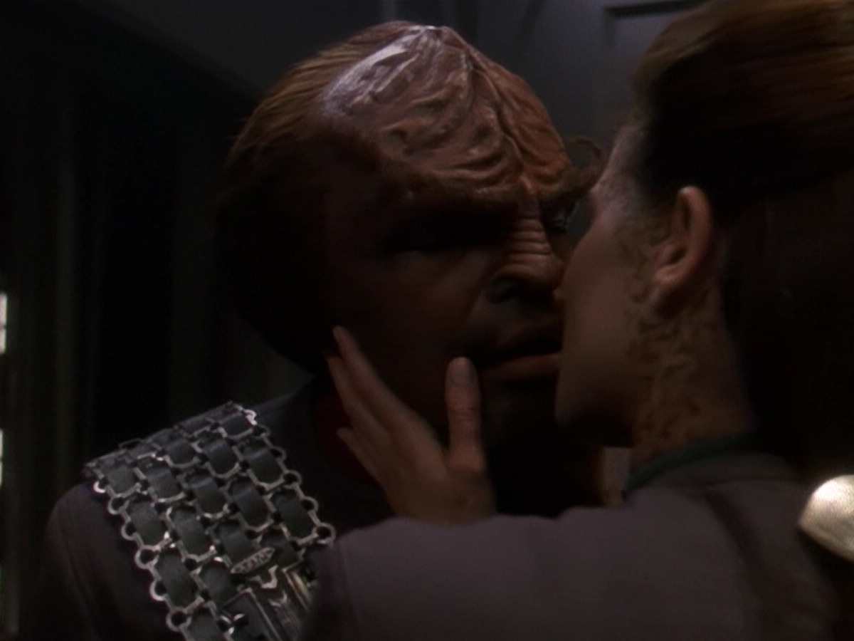 extant_StarTrek_DS9_5x26-CallToArms_03109.jpg