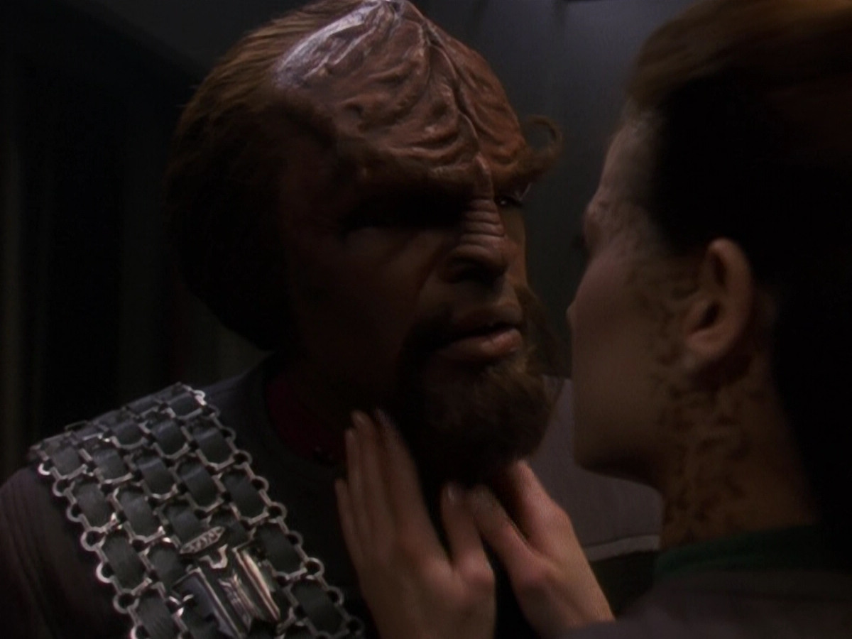extant_StarTrek_DS9_5x26-CallToArms_03111.jpg