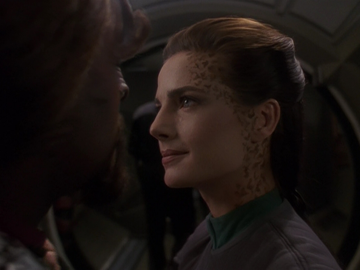 extant_StarTrek_DS9_5x26-CallToArms_03112.jpg