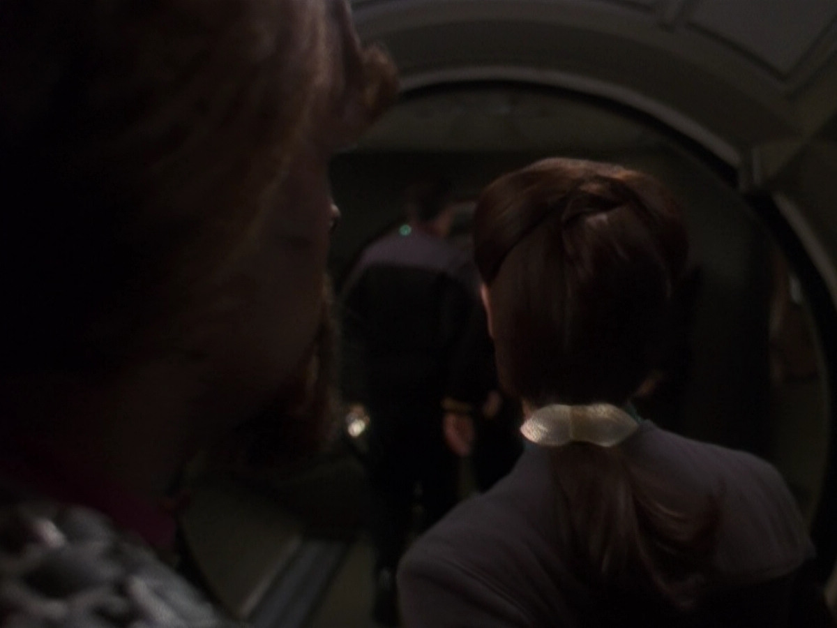 extant_StarTrek_DS9_5x26-CallToArms_03113.jpg