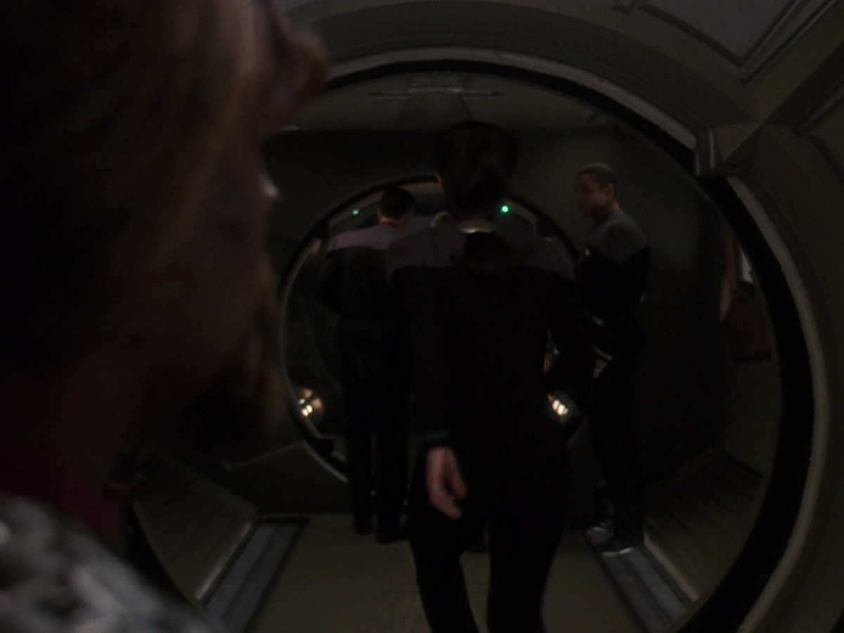 extant_StarTrek_DS9_5x26-CallToArms_03115.jpg