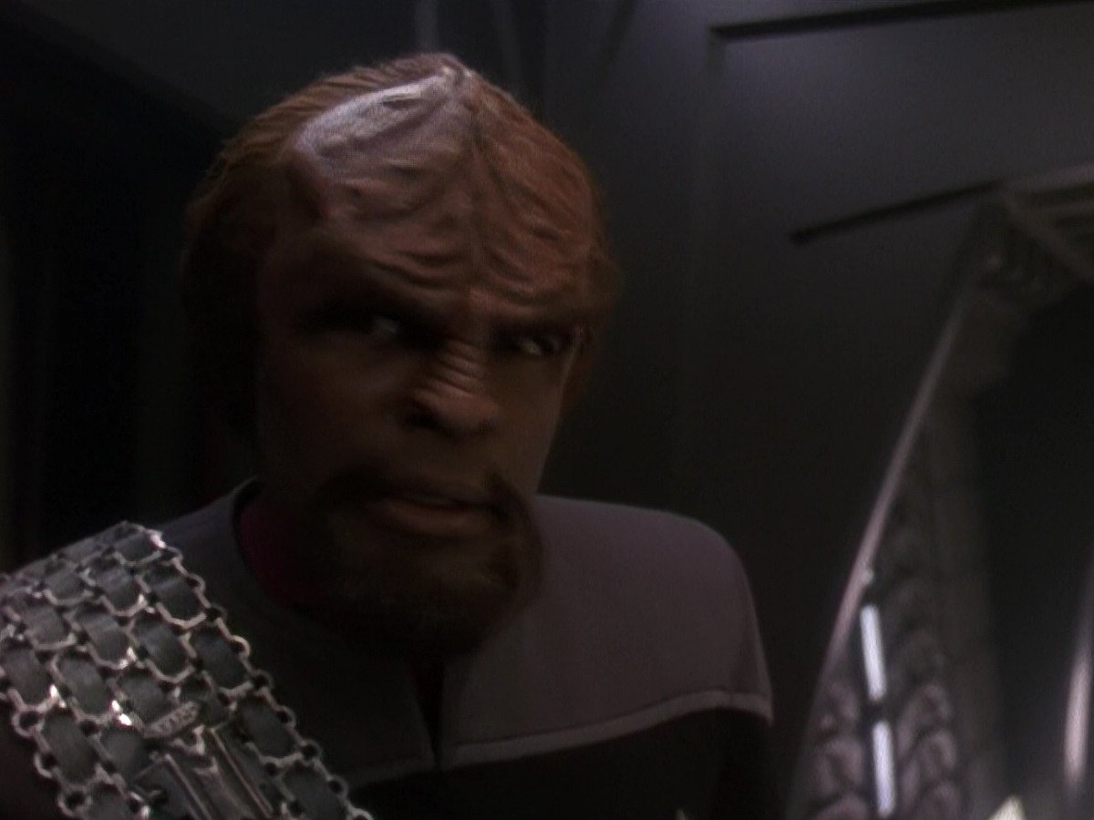 extant_StarTrek_DS9_5x26-CallToArms_03122.jpg