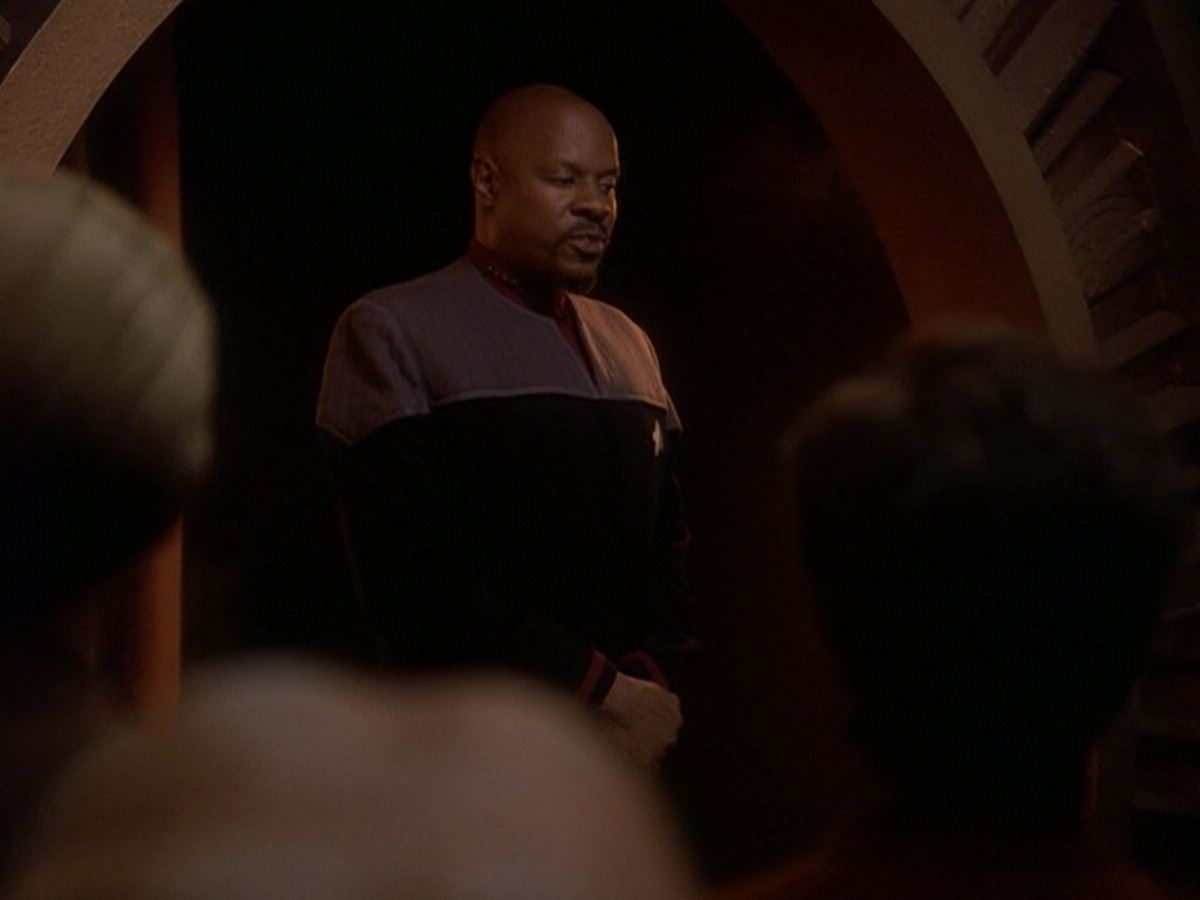 extant_StarTrek_DS9_5x26-CallToArms_03124.jpg