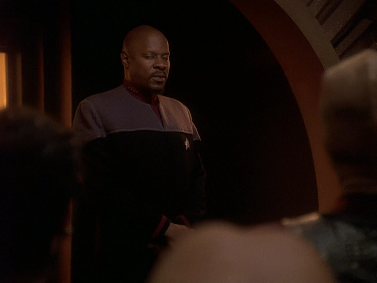 extant_StarTrek_DS9_5x26-CallToArms_03128.jpg