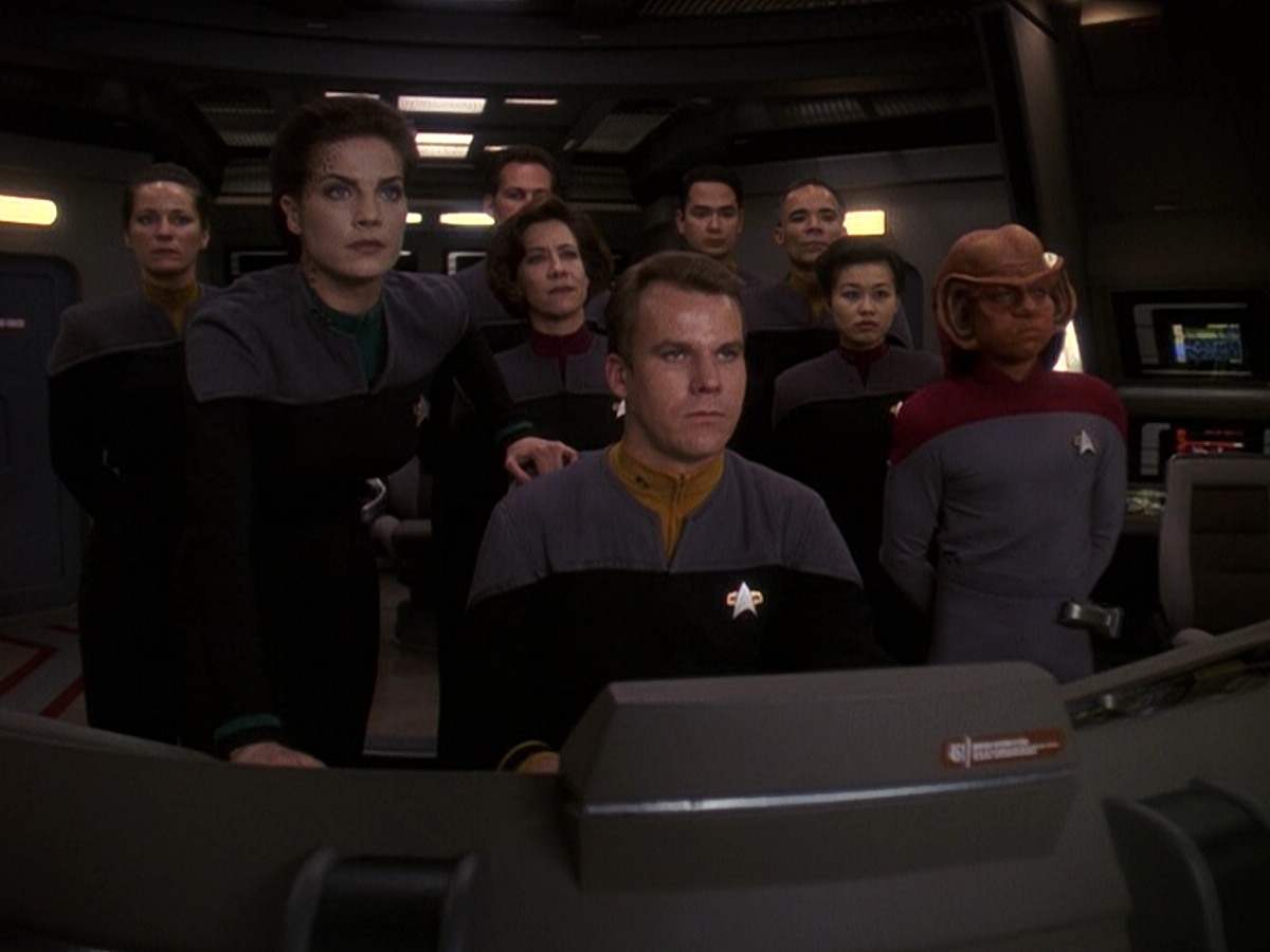 extant_StarTrek_DS9_5x26-CallToArms_03152.jpg