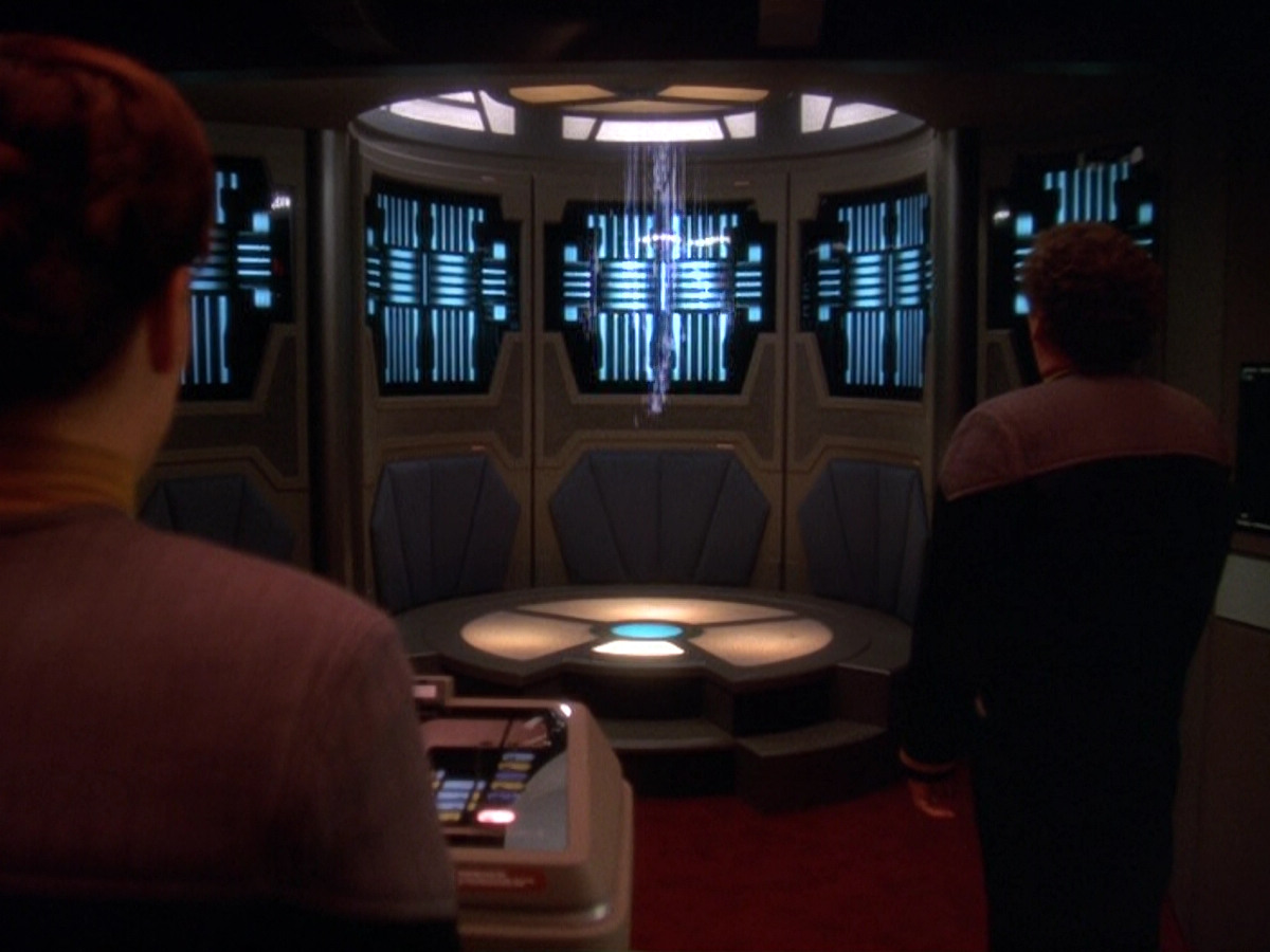 extant_StarTrek_DS9_5x26-CallToArms_03229.jpg