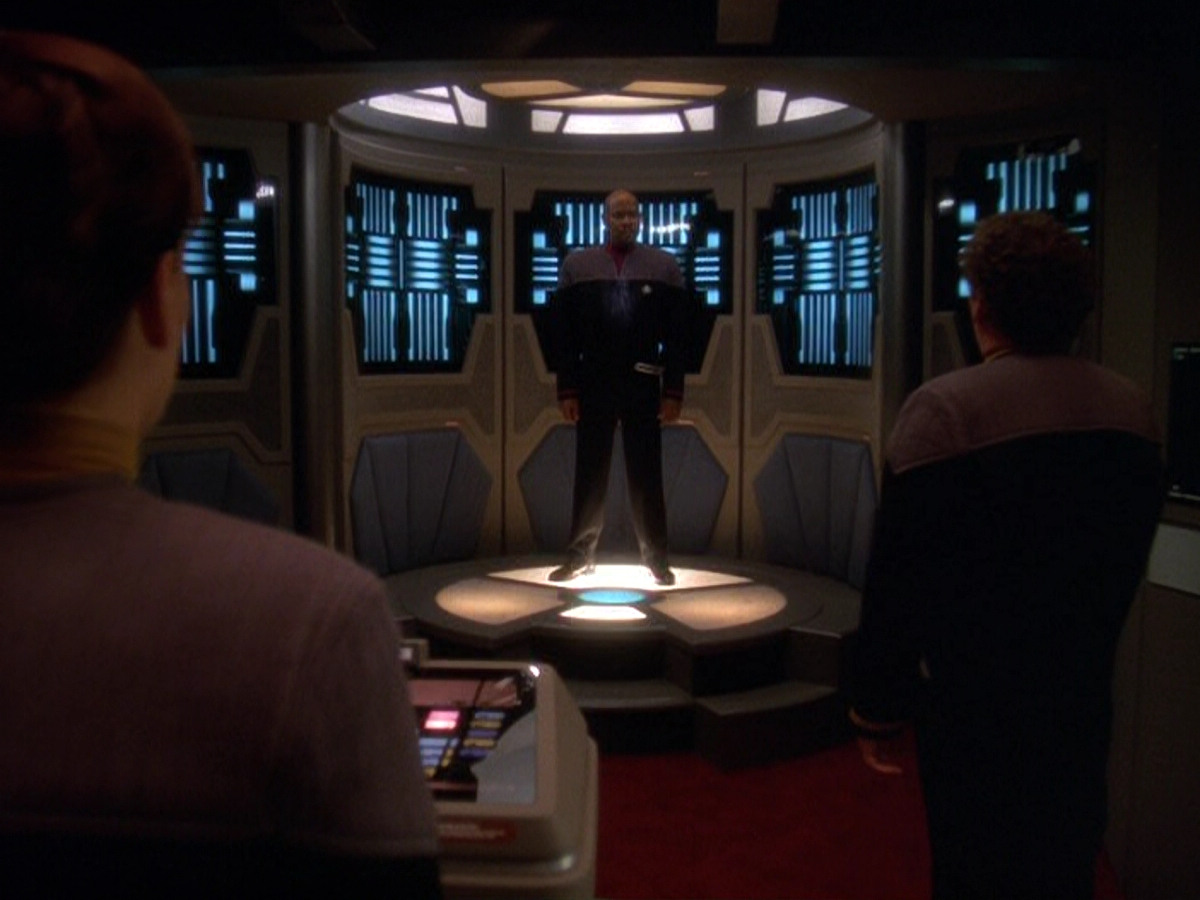 extant_StarTrek_DS9_5x26-CallToArms_03233.jpg