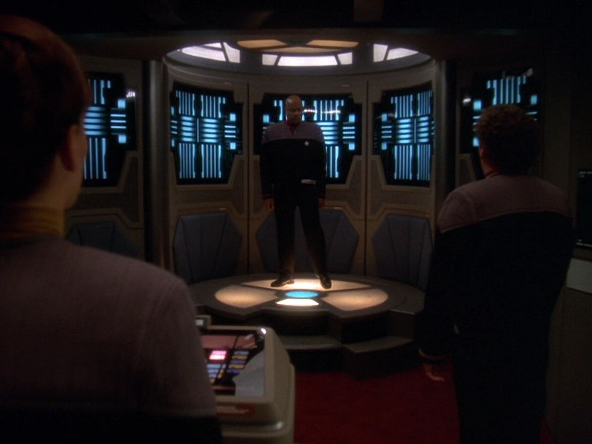 extant_StarTrek_DS9_5x26-CallToArms_03234.jpg