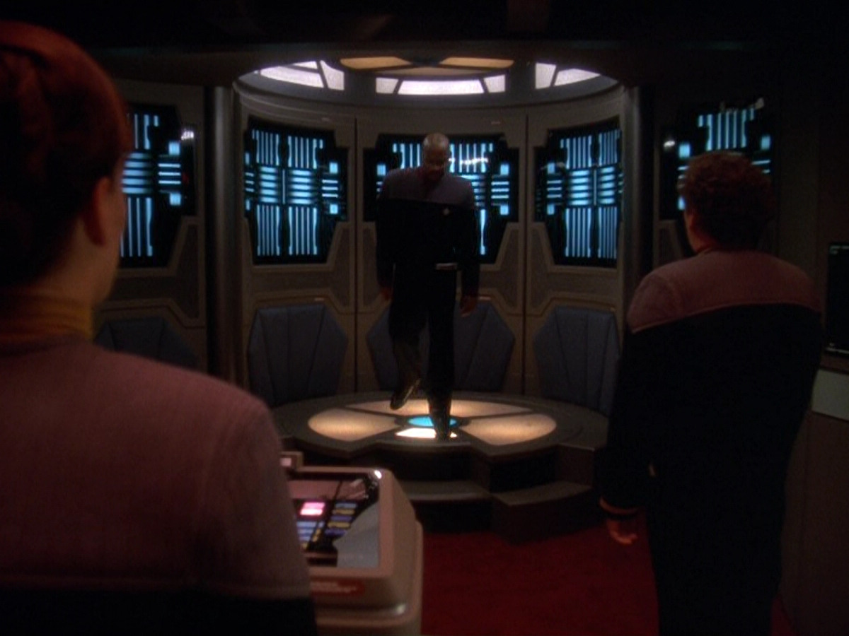 extant_StarTrek_DS9_5x26-CallToArms_03235.jpg