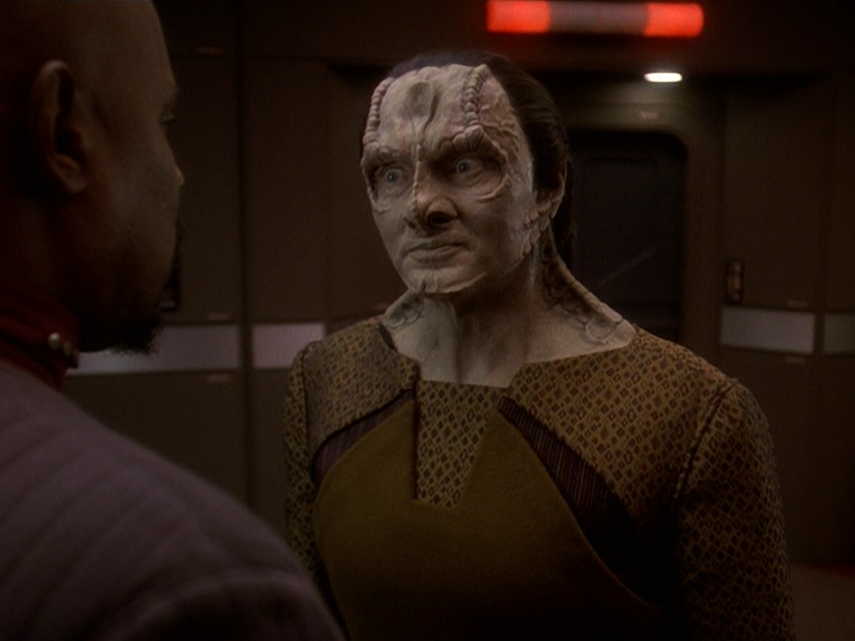 extant_StarTrek_DS9_5x26-CallToArms_03250.jpg