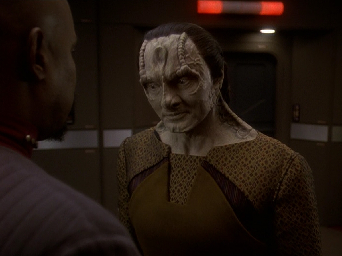 extant_StarTrek_DS9_5x26-CallToArms_03253.jpg